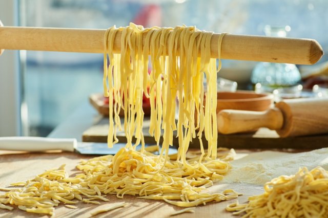 С креветками, курицей, беконом, в сливочном соусе – как еще приготовить пасту 