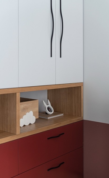 Светлый, но не скучный: интерьер для семьи с двумя детьми | ivd.ru