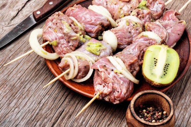 Три простых и вкусных рецепта маринада для первых весенних шашлыков от повара Евгении Романовой 
